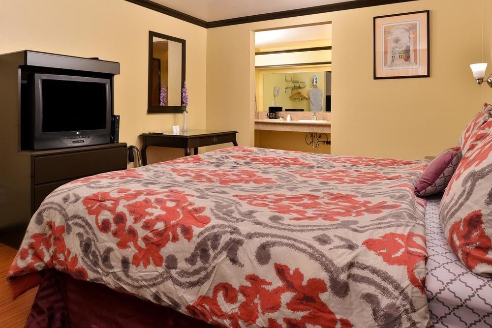 Americas Best Value Inn Pasadena Exterior photo