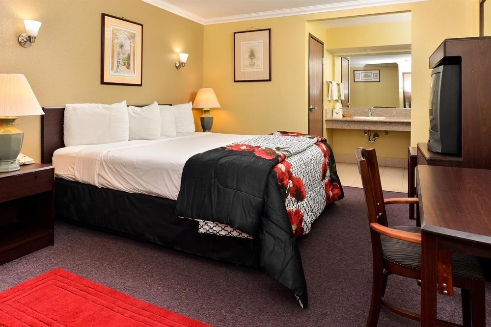 Americas Best Value Inn Pasadena Exterior photo