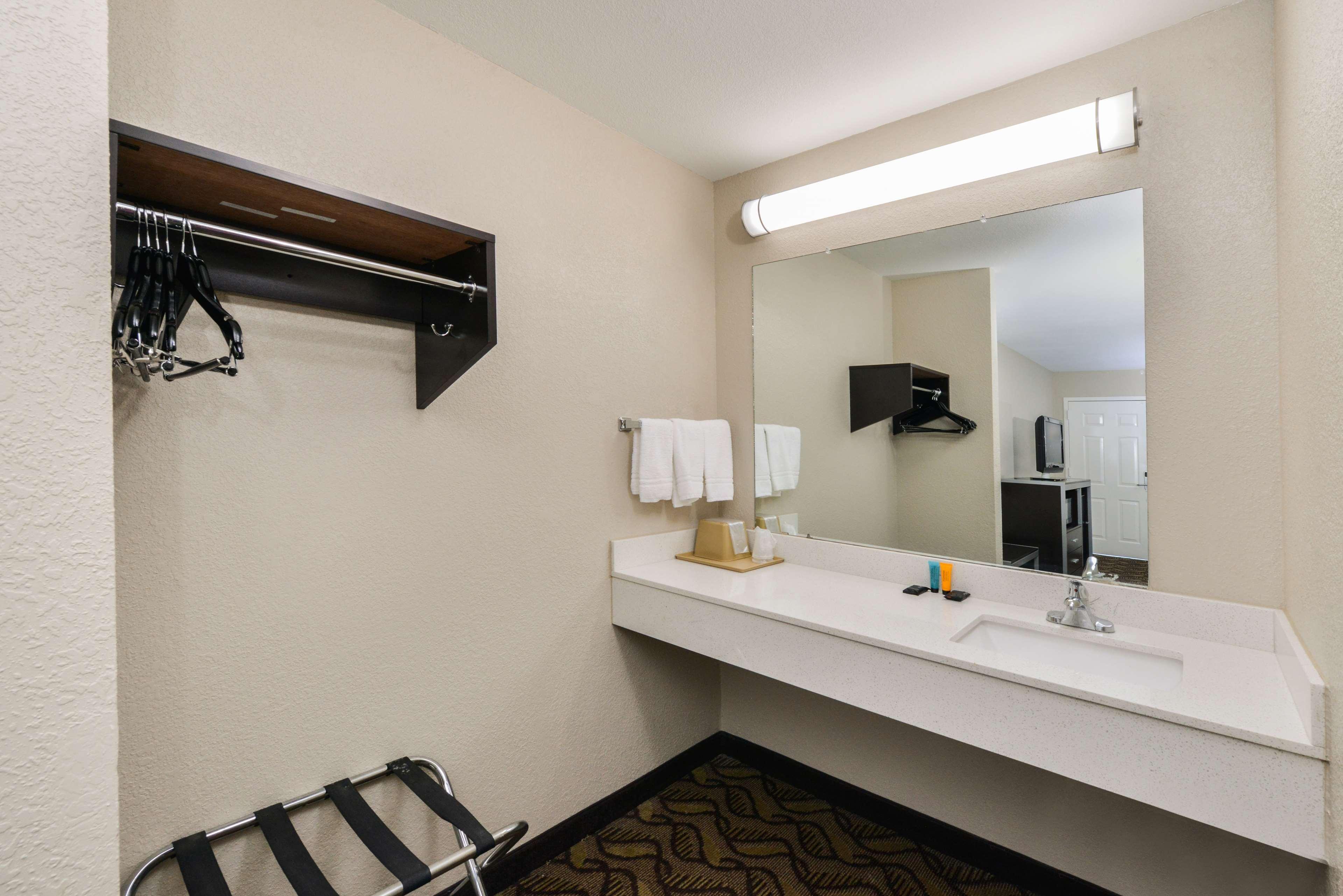 Americas Best Value Inn Pasadena Houston Exterior photo